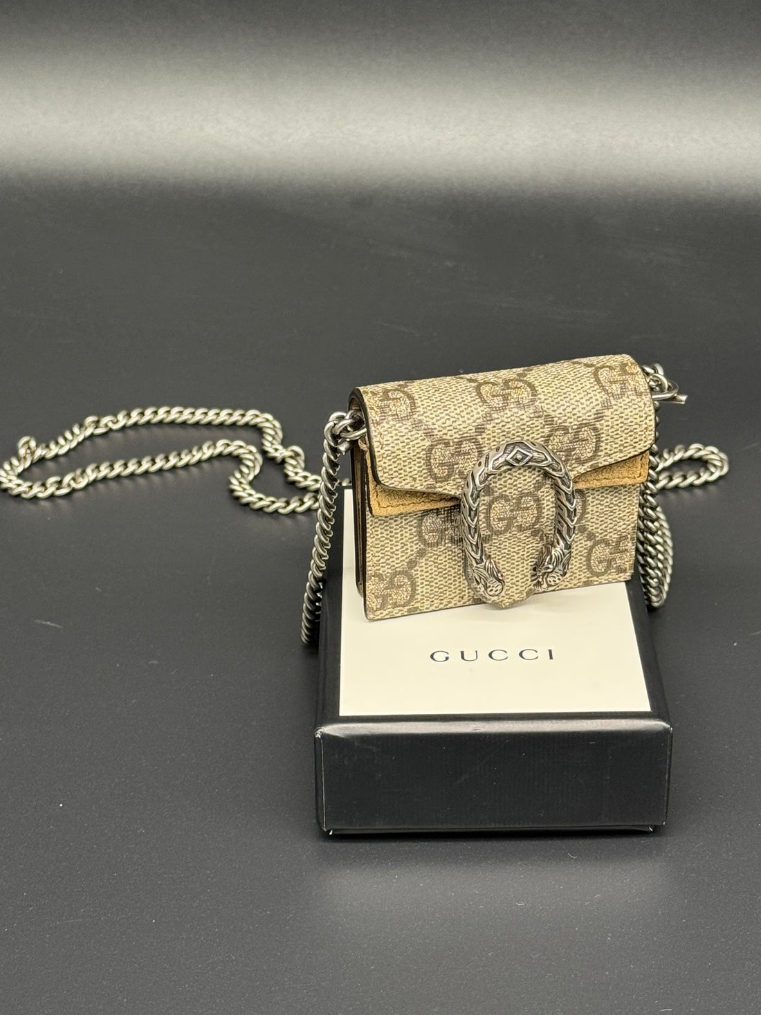 Gucci AirPods Dionysus Case